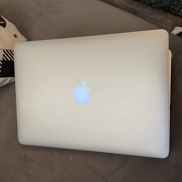 Macbook Air - Picture 2 of 7